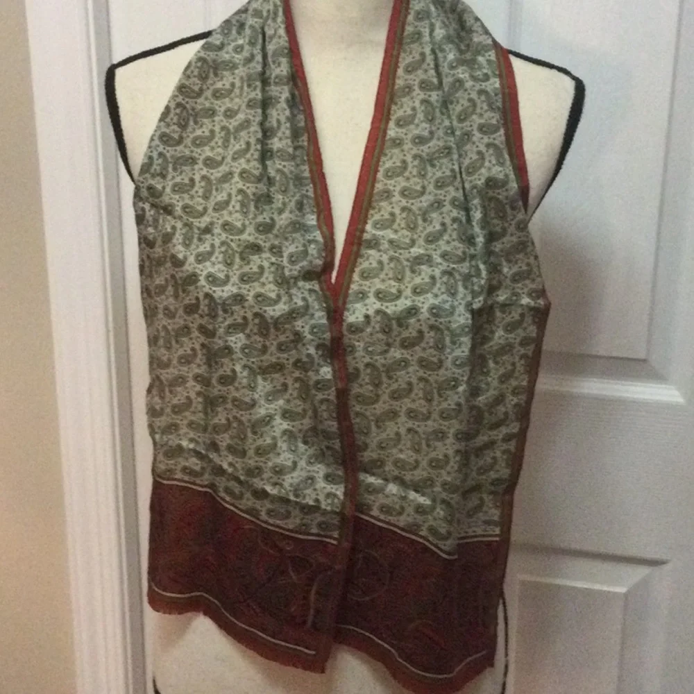Oscar de la Renta signature scarf - Picture 4 of 5